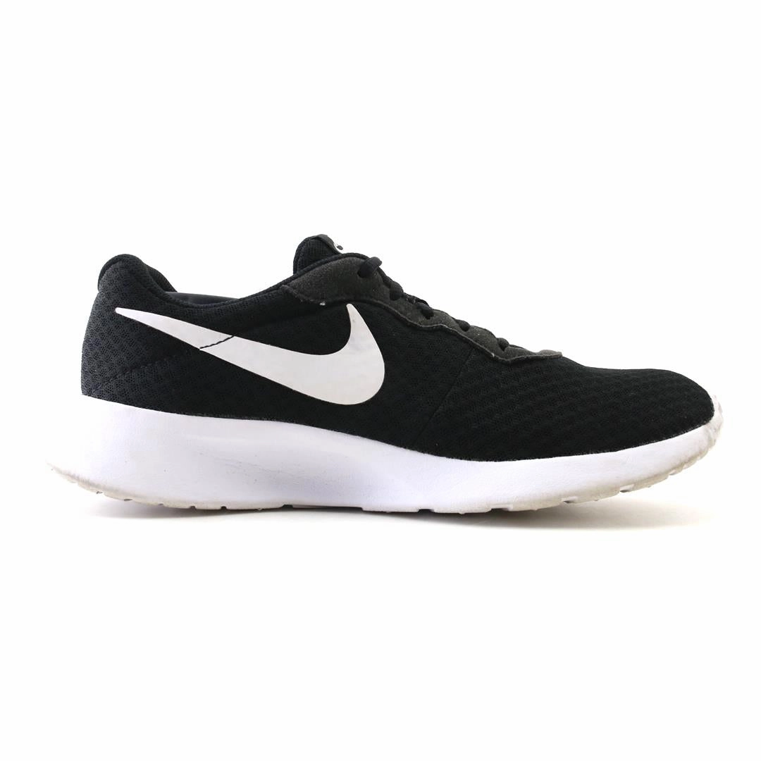 NIKE TANJUN vibrant Nike shoe colors