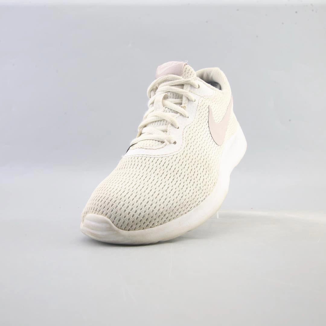 NIKE TANJUN vibrant Nike shoe colors