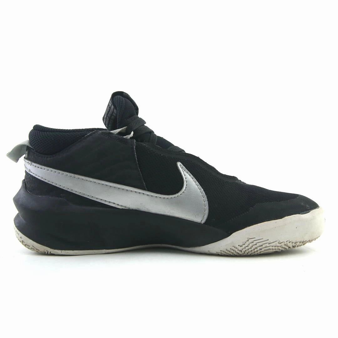 NIKE TEAM HUSTLE D 10 classic Nike shoe photos
