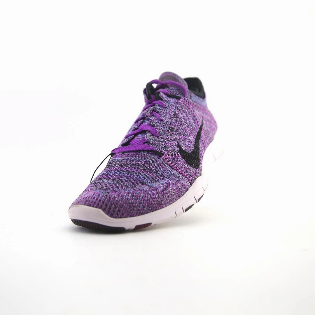 NIKE TR 5 FLYKNIT vibrant Nike shoe colors