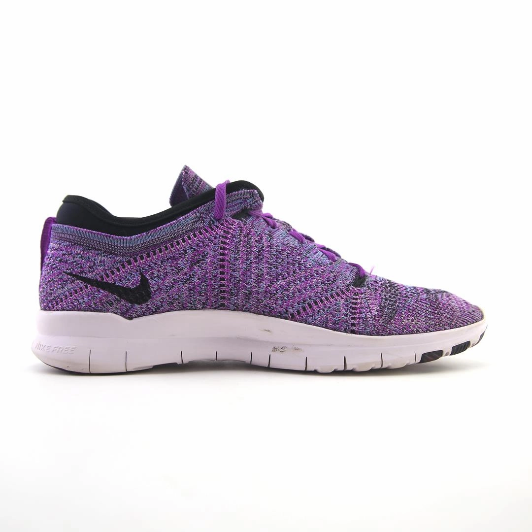 NIKE TR 5 FLYKNIT vibrant Nike shoe colors