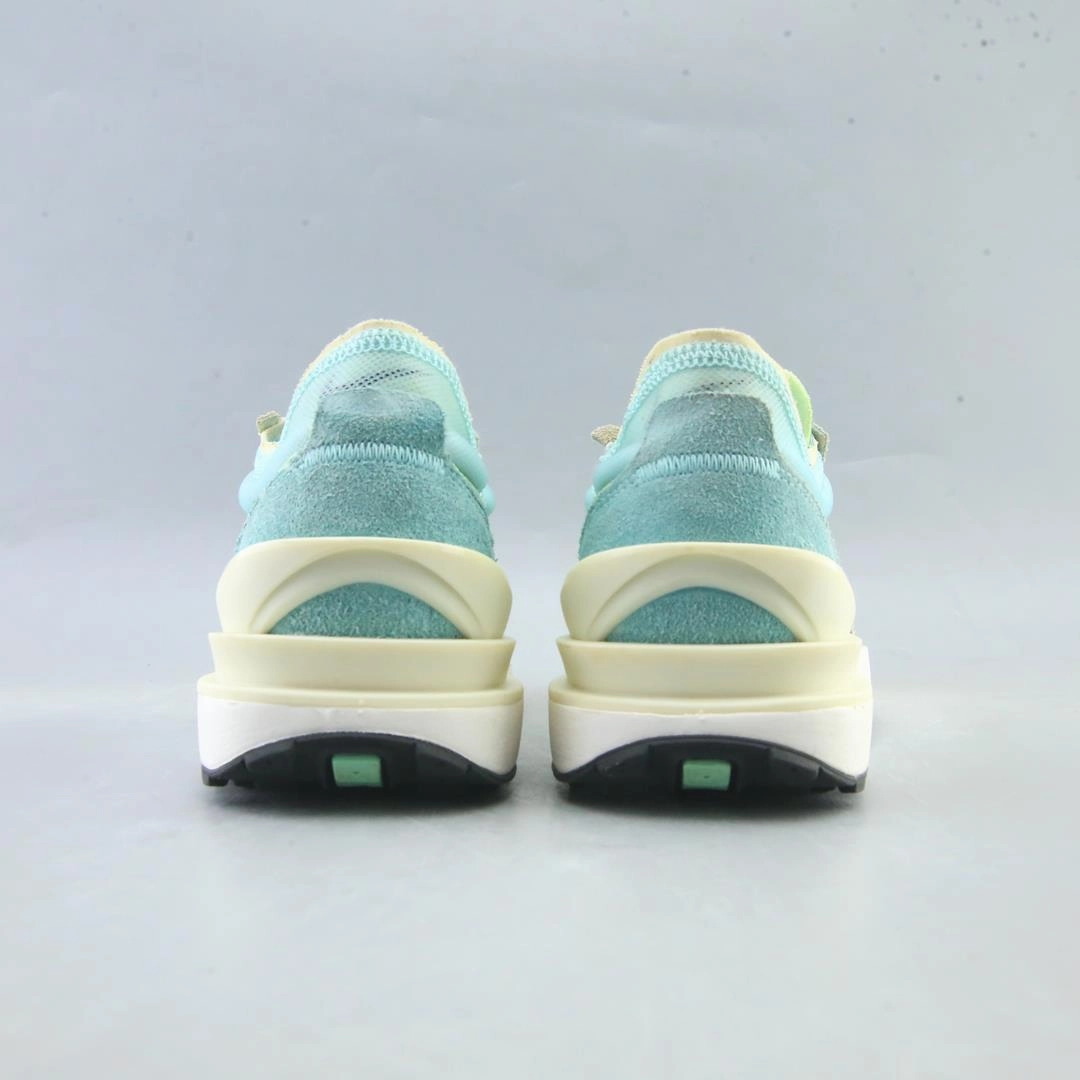 NIKE WAFFLE ONE Nike running shoe close-ups