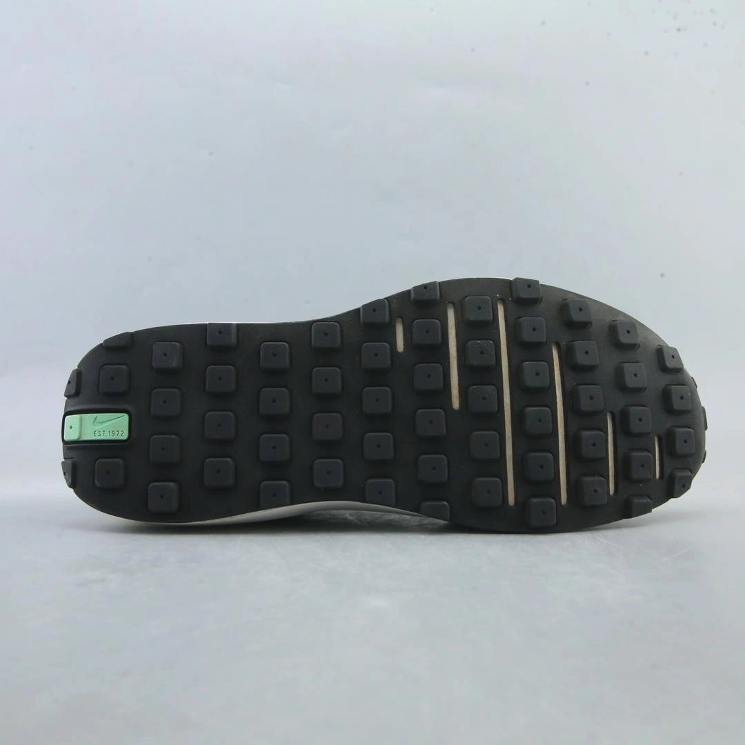NIKE WAFFLE ONE Nike running shoe close-ups