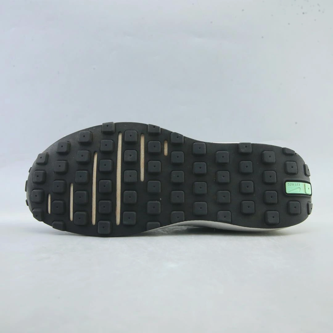 NIKE WAFFLE ONE Nike running shoe close-ups