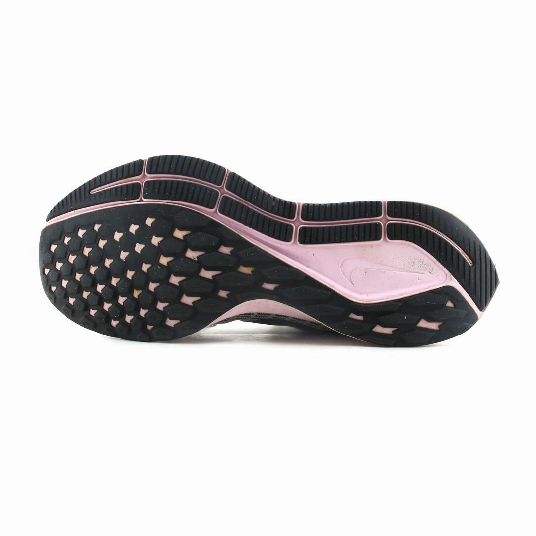 NIKE ZOOM PEGASUS 35 sleek Nike sneaker angles