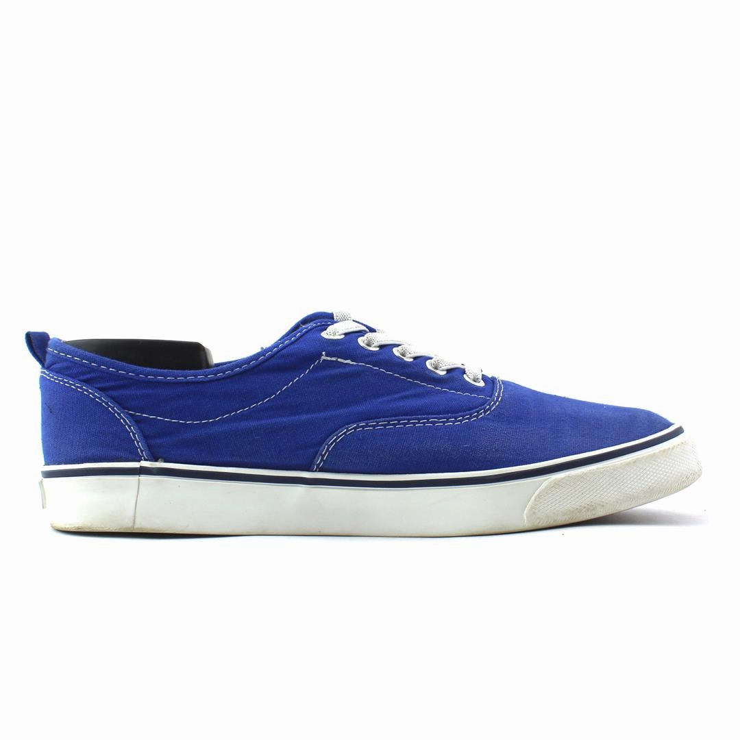 OLD NAVY 1994 everyday Old Navy footwear looks