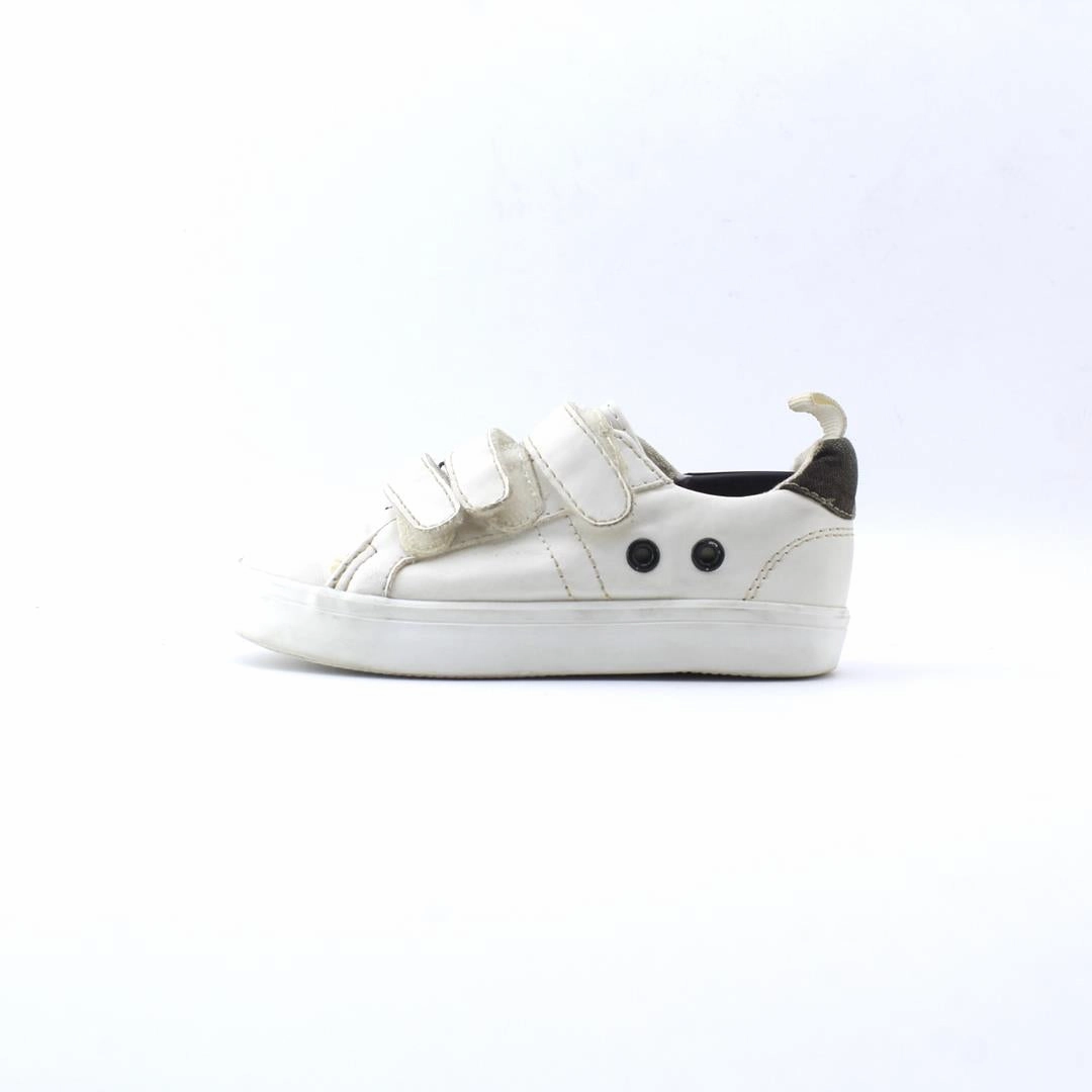OLD NAVY . Old Navy trendy shoe designs