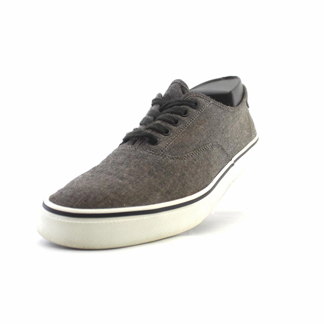 OLD NAVY TWILL LACE-UP affordable Old Navy shoe visuals