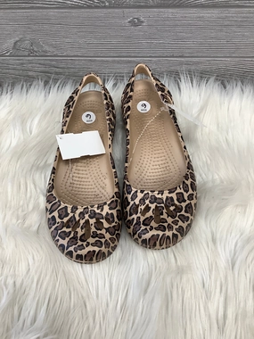 Sandals Flats By Crocs In Animal Print, Size: 6 Crocs clogs with lightweight comfort