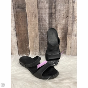 Sandals Flats By Crocs In Black, Size: 7 Crocs clogs with lightweight comfort