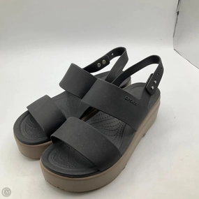 Sandals Flats By Crocs In Black, Size: 7 Crocs clogs with lightweight comfort