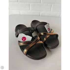 Sandals Flats By Crocs In Brown, Size: 7 Crocs clogs with lightweight comfort