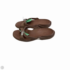 Sandals Flats By Crocs In Brown, Size: 7 Crocs clogs with lightweight comfort