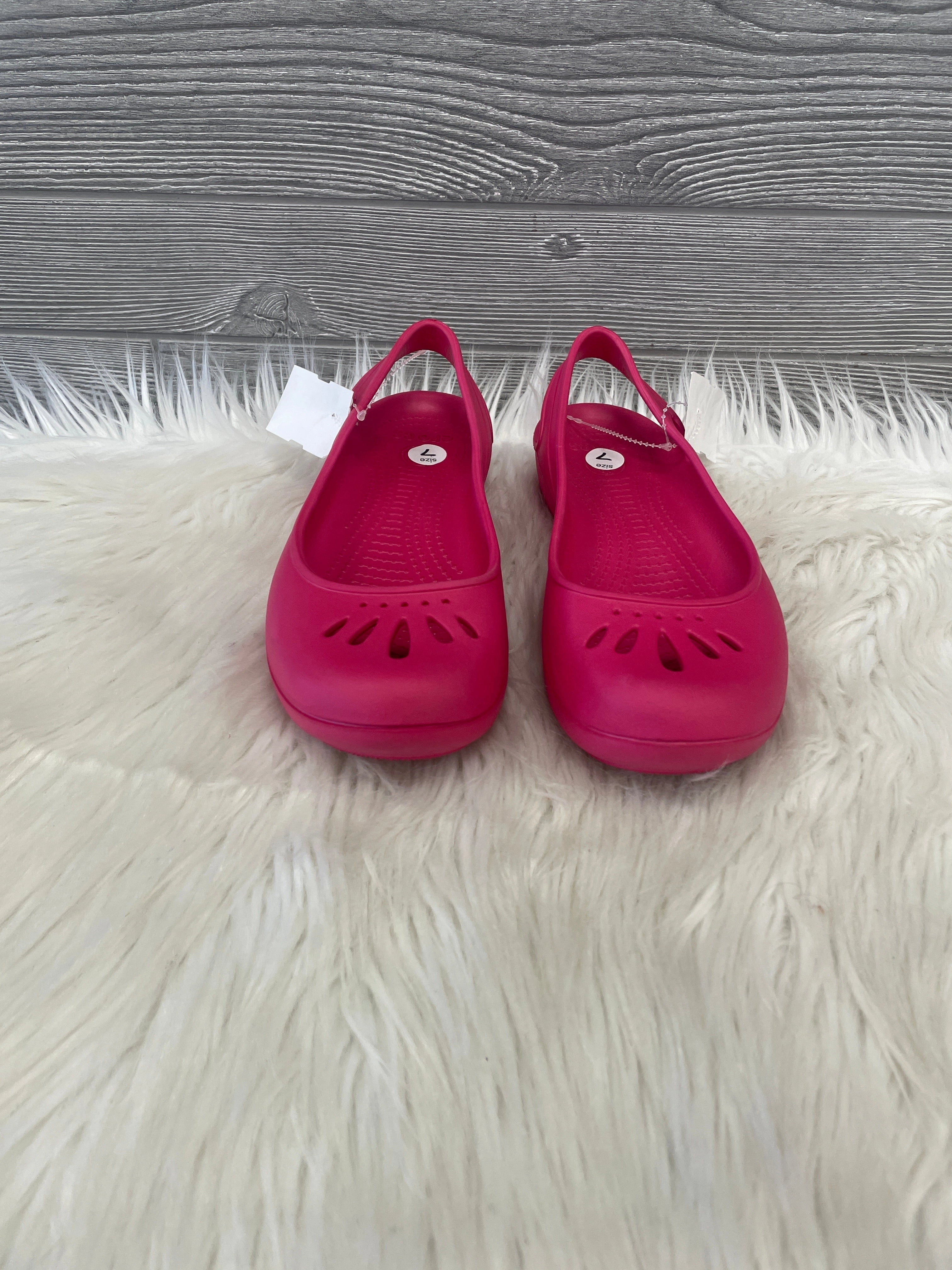 Sandals Flats By Crocs In Pink, Size: 7 Crocs clogs with lightweight comfort
