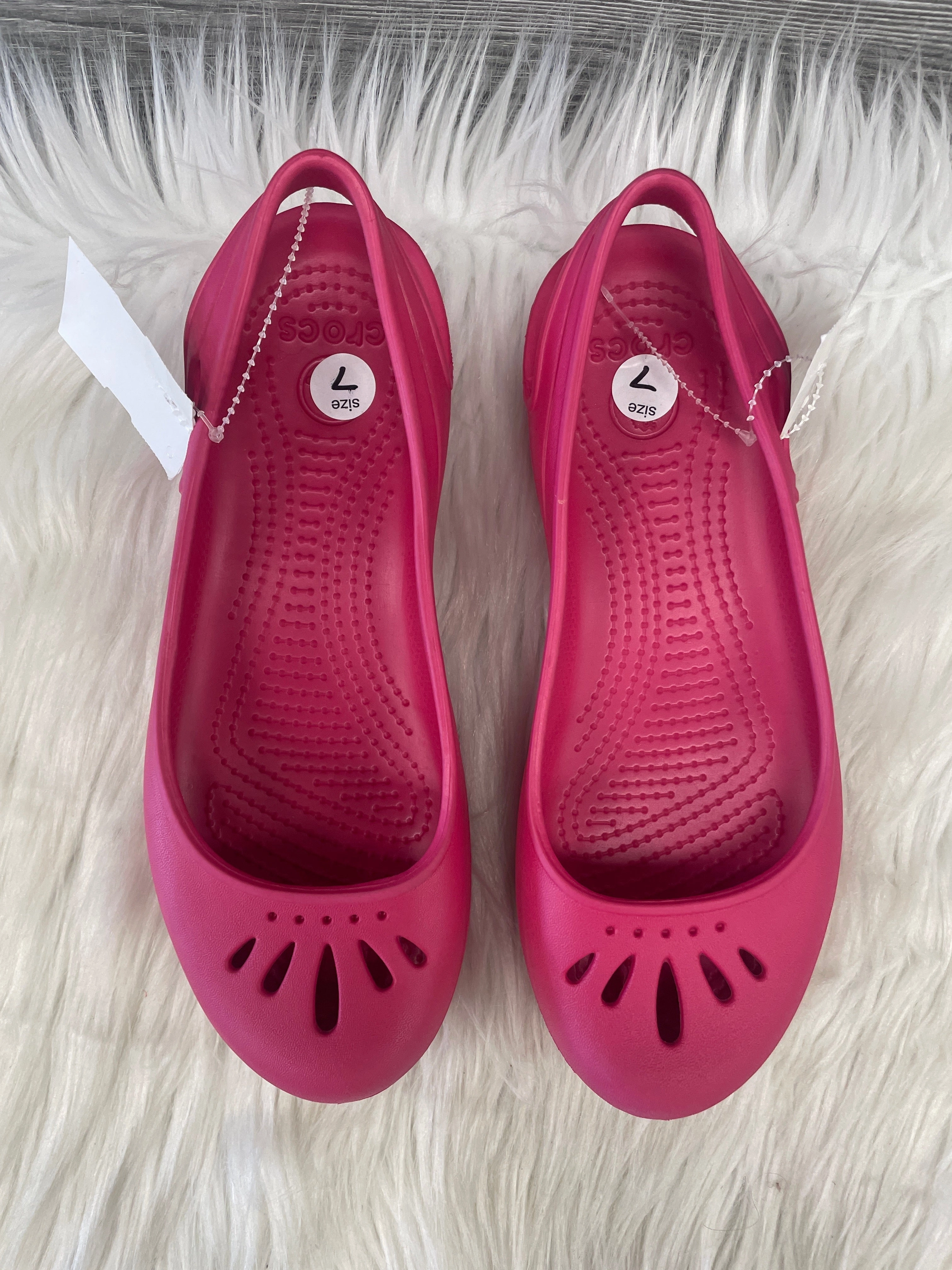 Sandals Flats By Crocs In Pink, Size: 7 Lightweight Clogs