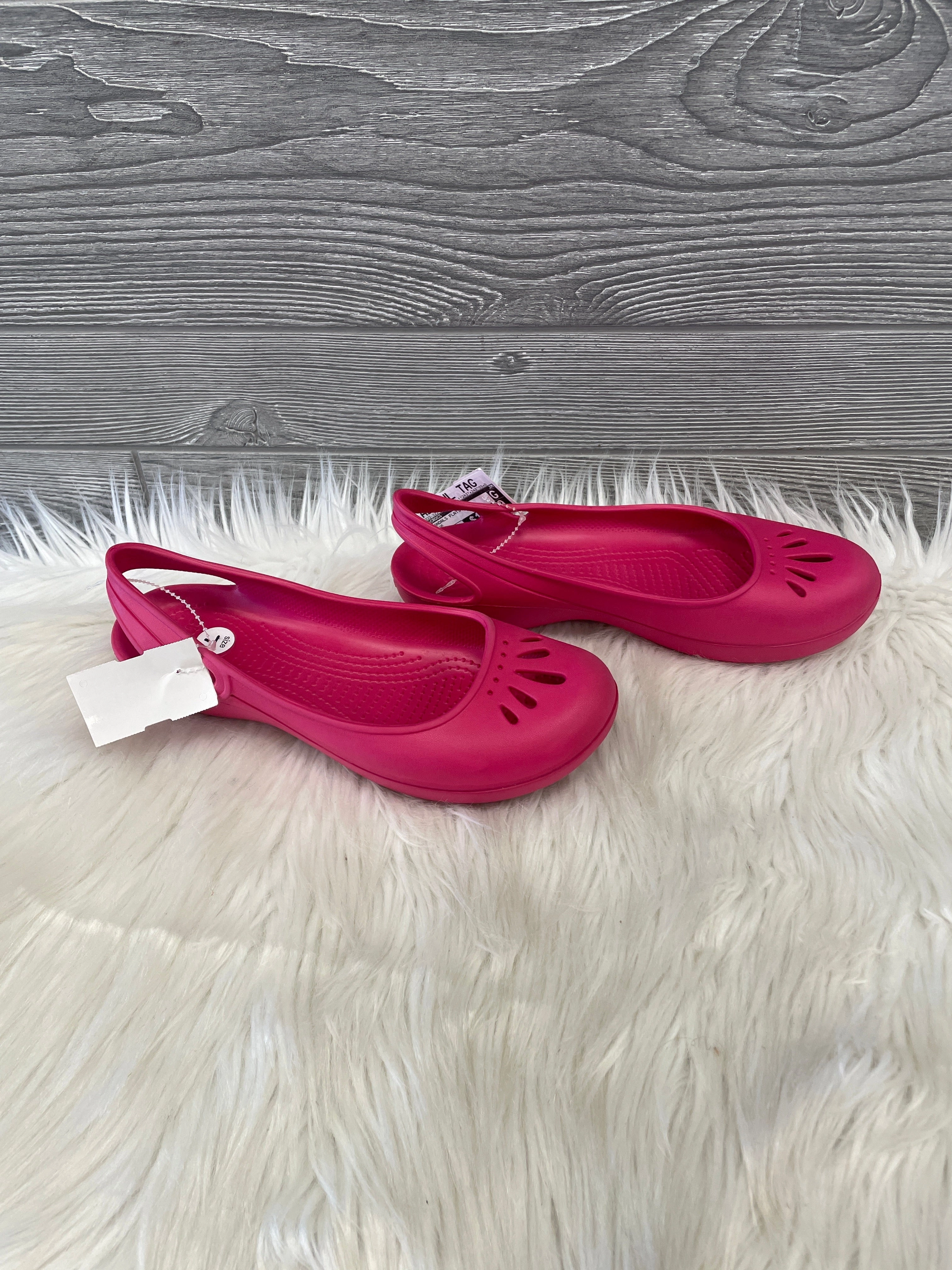 Sandals Flats By Crocs In Pink, Size: 7 Lightweight Clogs