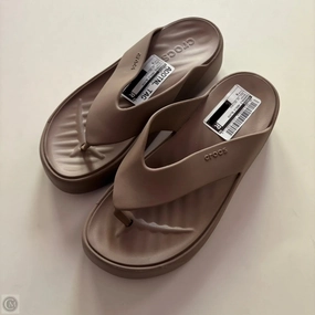 Sandals Heels Block By Crocs In Brown, Size: 6 Crocs clogs with lightweight comfort