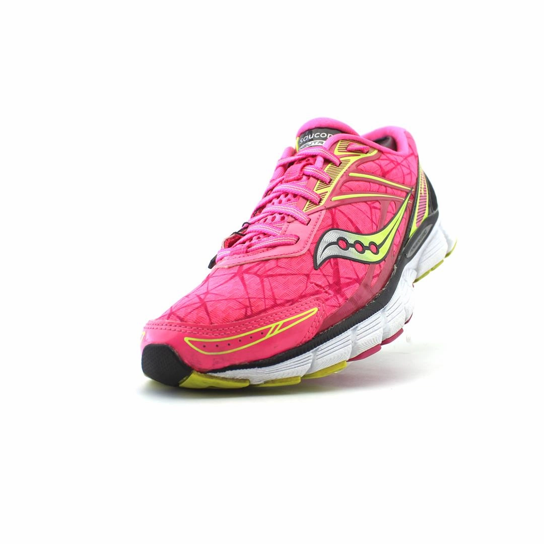 SAUCONY BREAKTHRU Saucony casual footwear looks