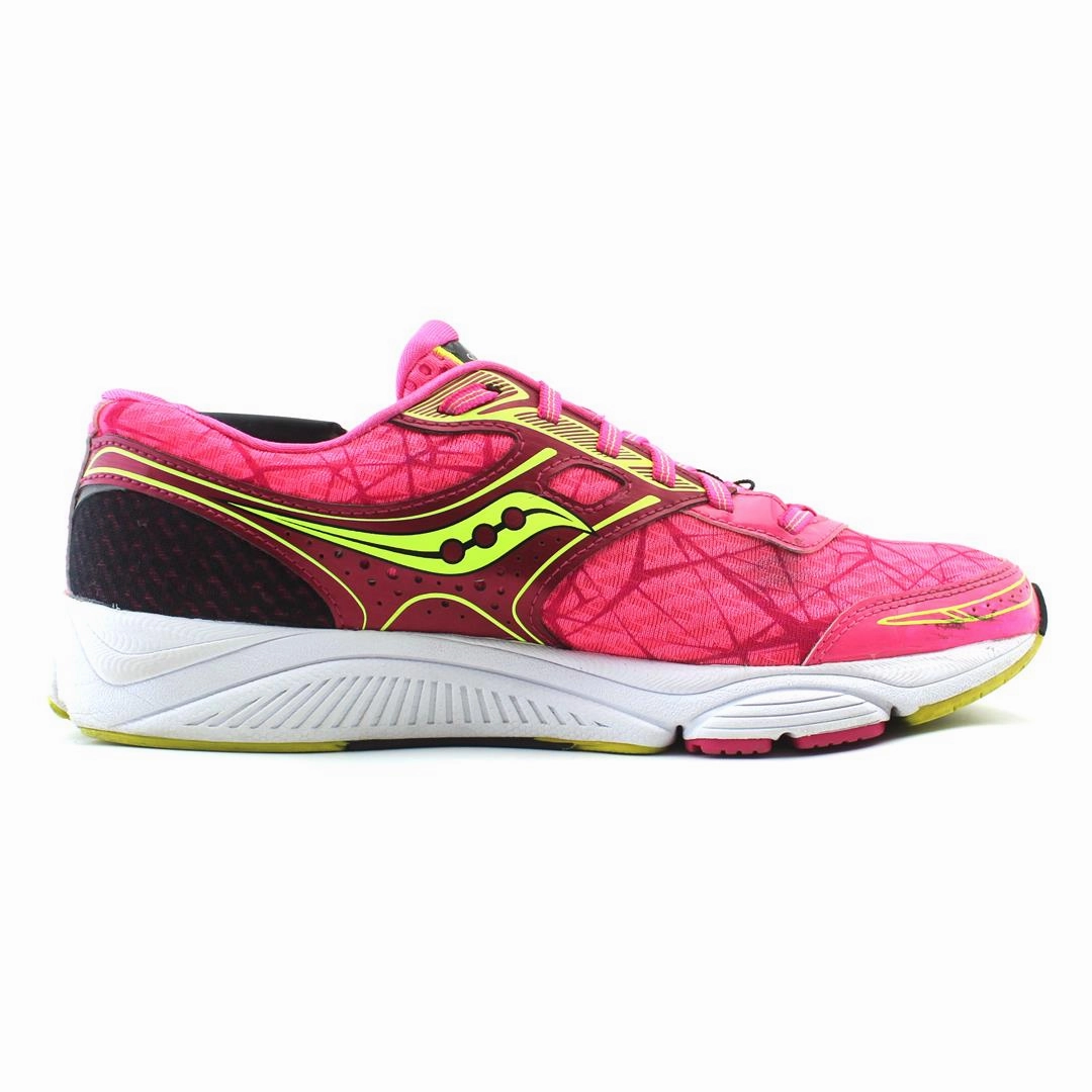SAUCONY BREAKTHRU Saucony casual footwear looks