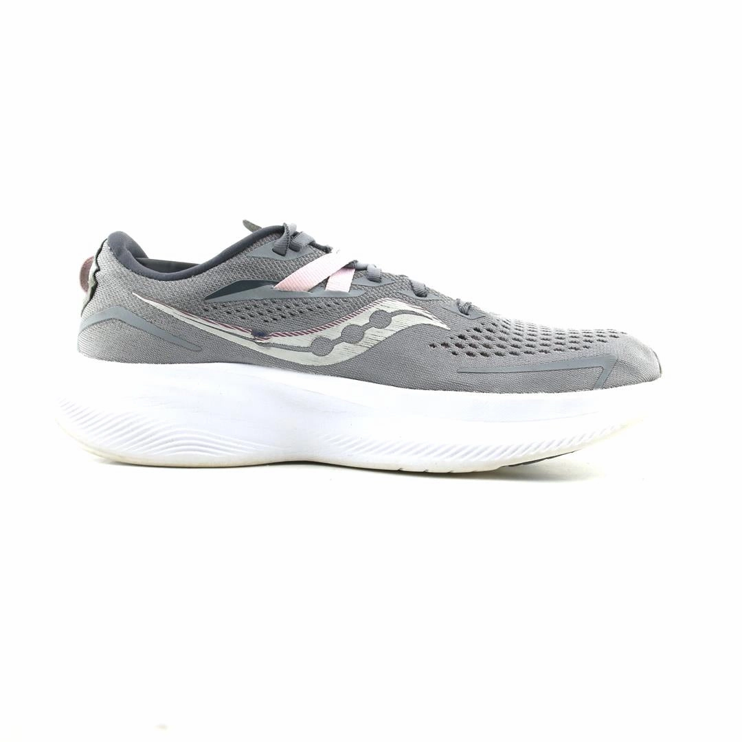 SAUCONY GUIDE 15 Saucony casual footwear looks