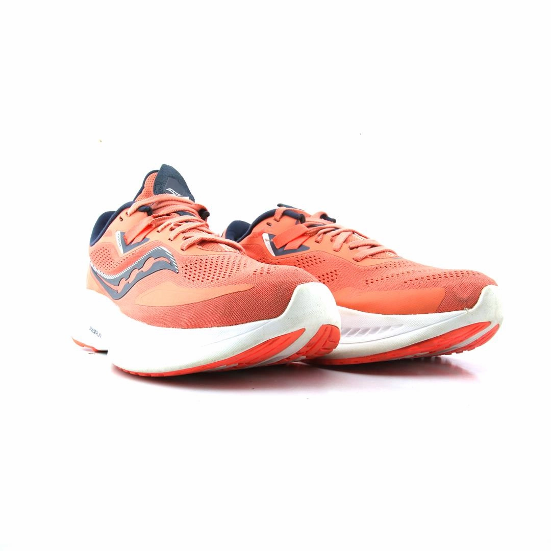SAUCONY GUIDE 15 Saucony running shoe close-ups