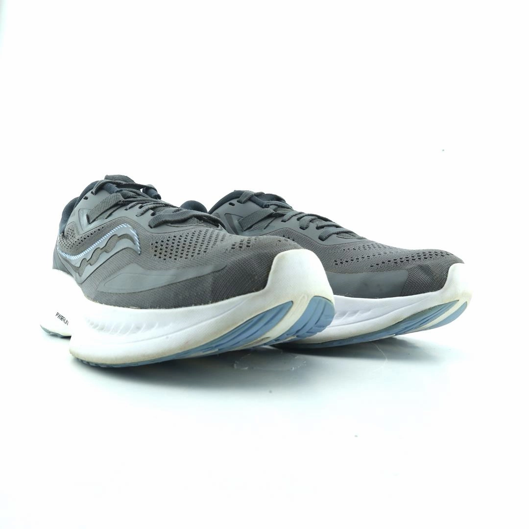 SAUCONY GUIDE 15 Saucony running shoe close-ups