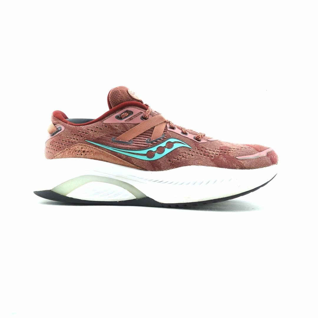 SAUCONY GUIDE 16 Saucony running shoe close-ups