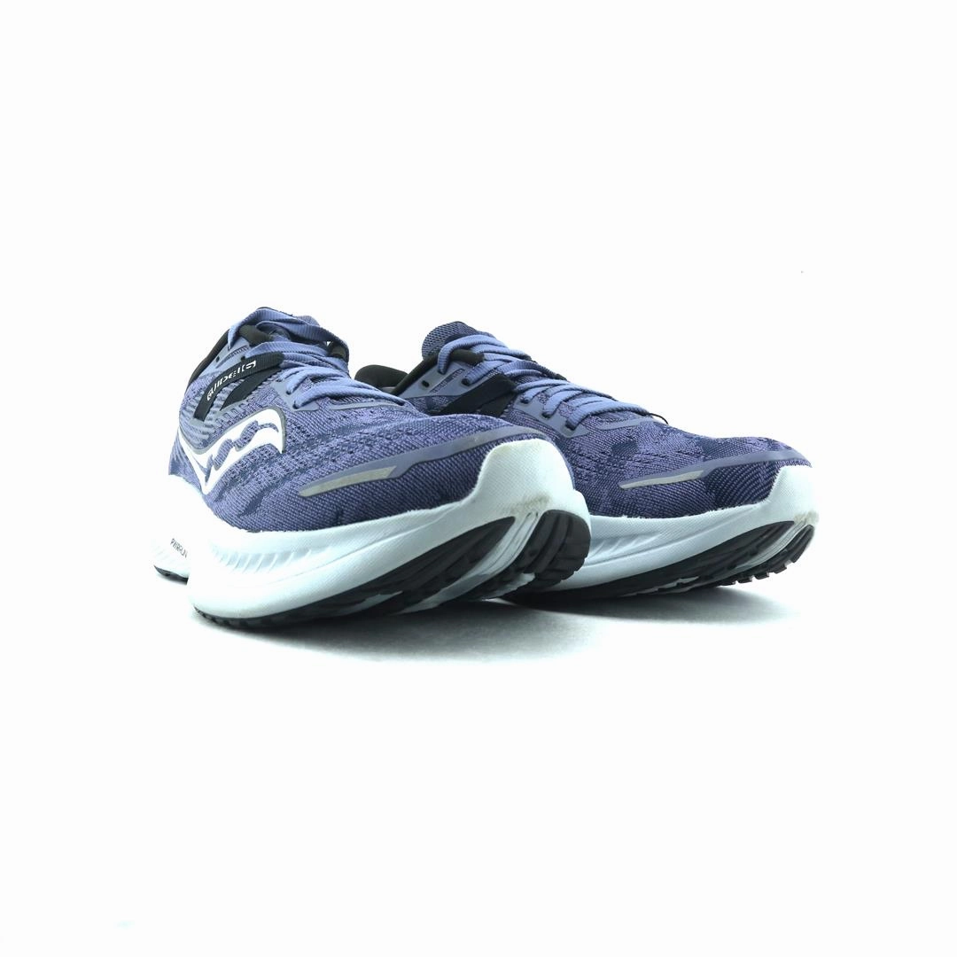 SAUCONY GUIDE 16 Saucony running shoe close-ups