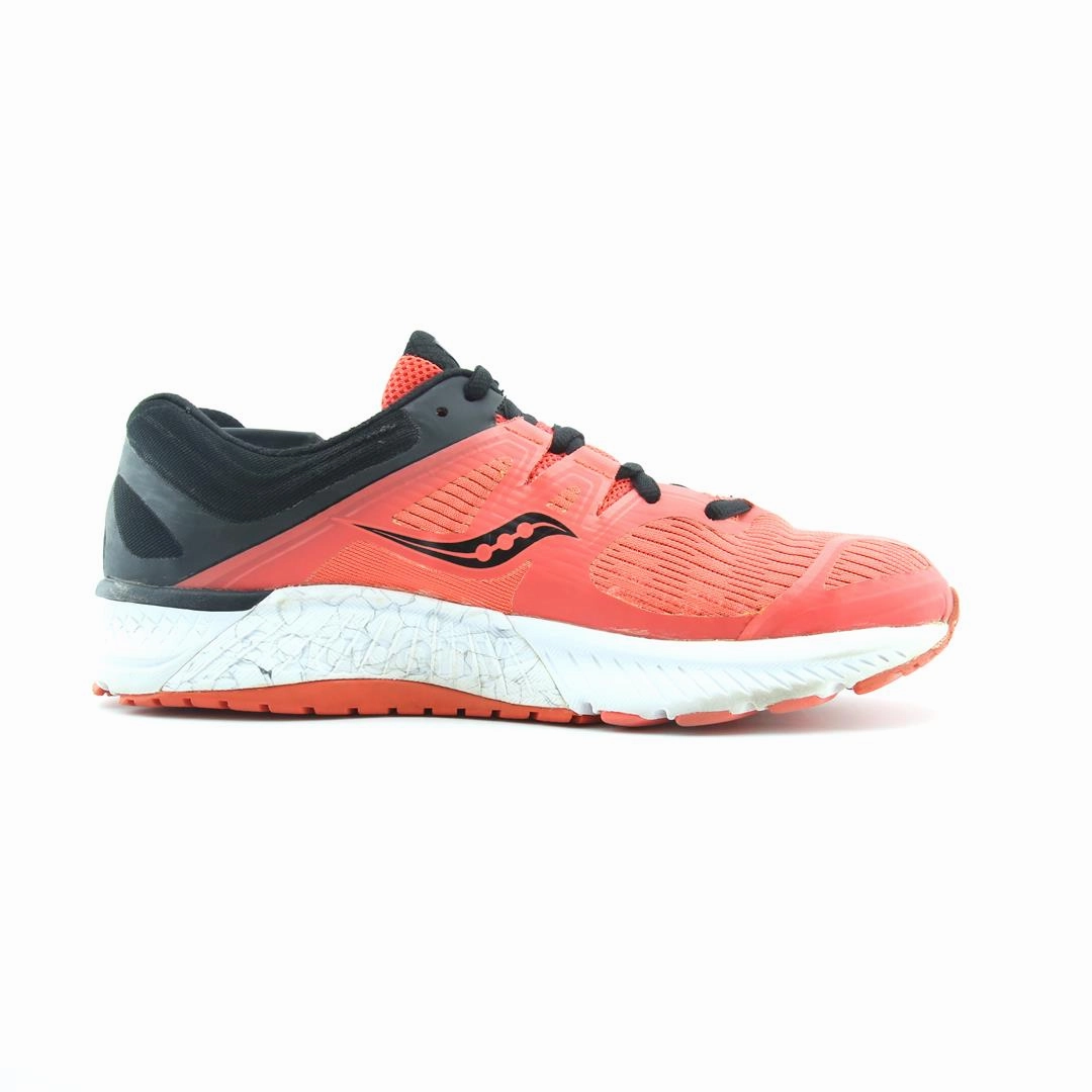 SAUCONY GUIDE ISO Saucony running shoe close-ups