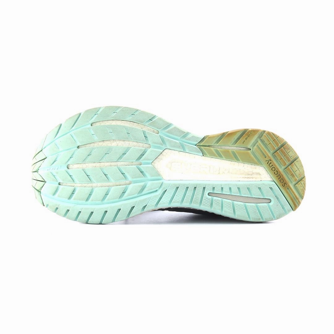 SAUCONY HURRICANE ISO 4 Saucony casual footwear looks