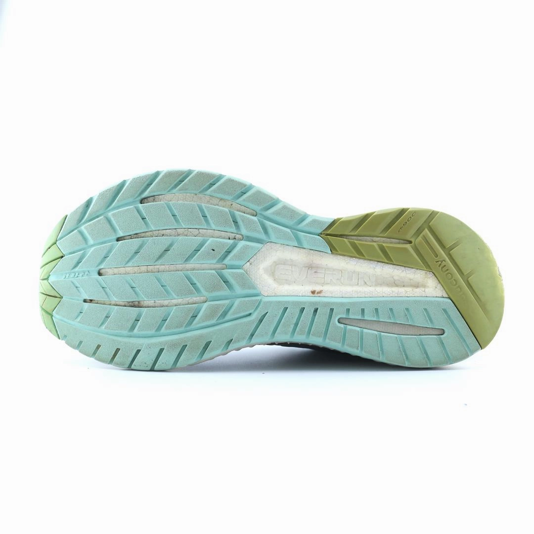 SAUCONY HURRICANE ISO 4 Saucony running shoe close-ups