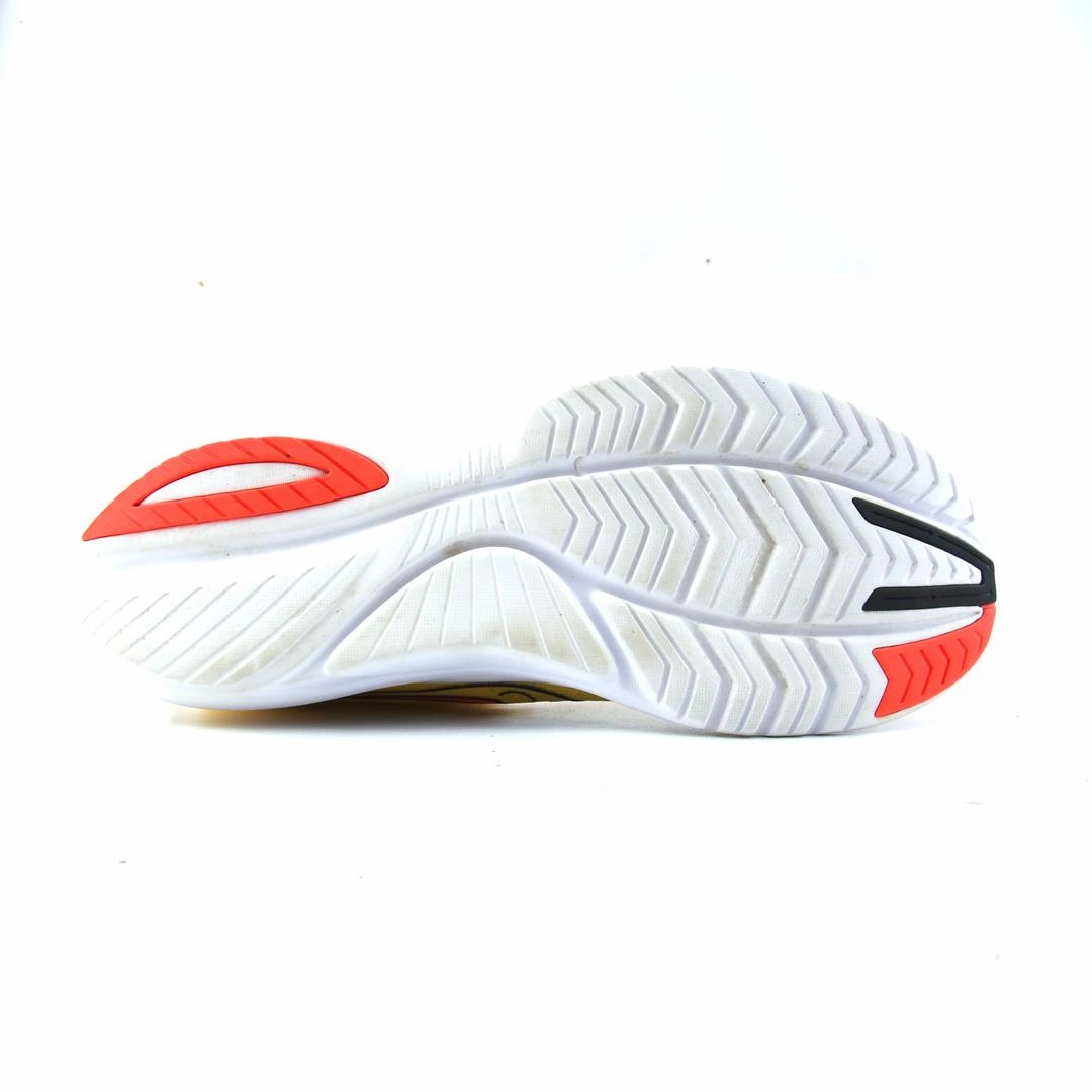 SAUCONY KINVARA 13 Saucony running shoe close-ups