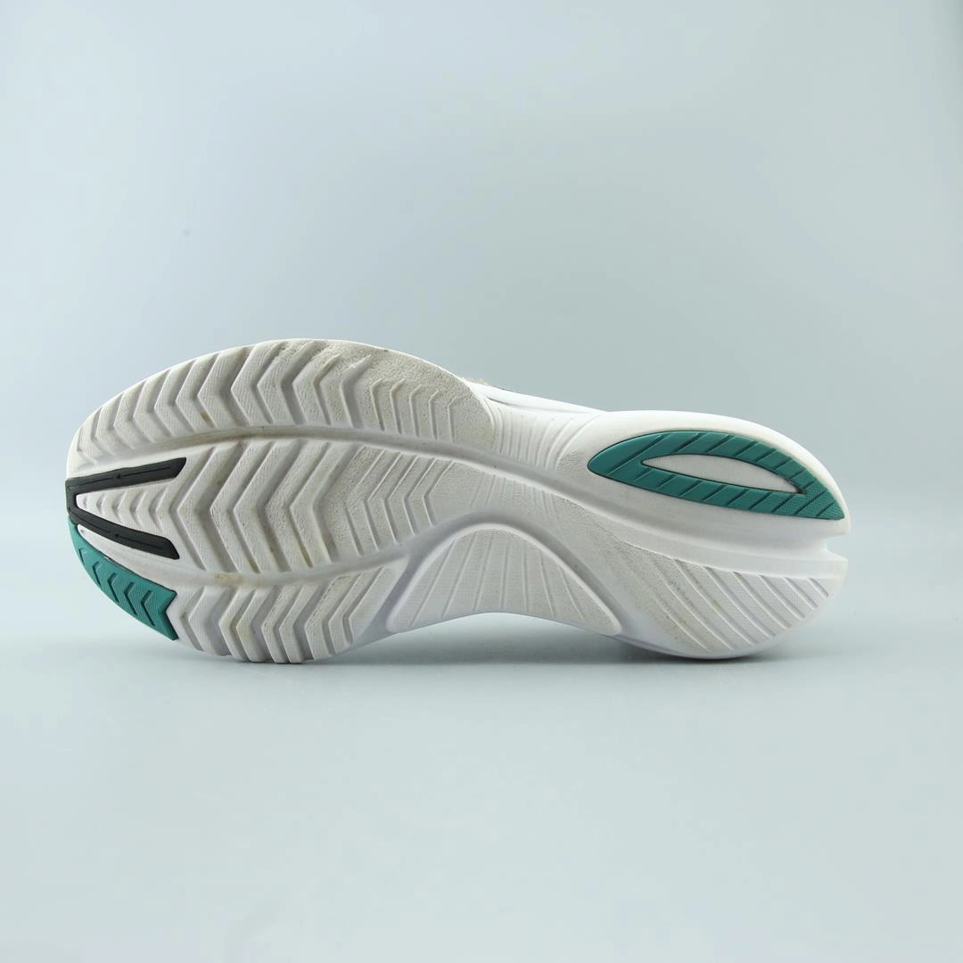 SAUCONY KINVARA 13 Saucony running shoe close-ups