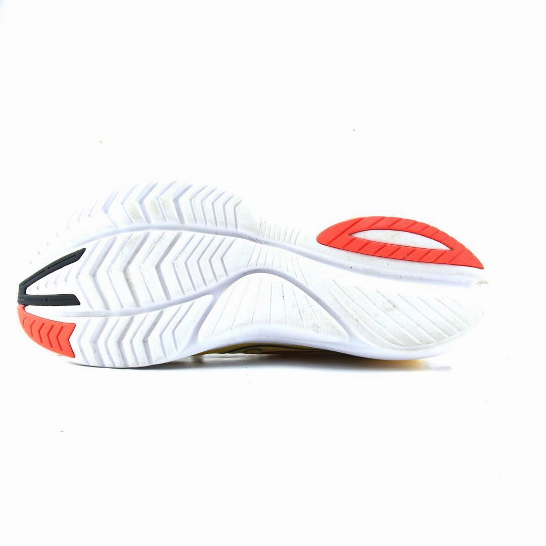 SAUCONY KINVARA 13 Saucony running shoe close-ups