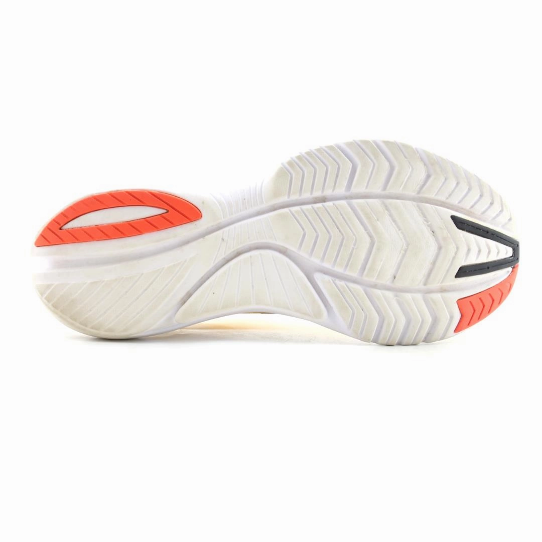 SAUCONY KINVARA 13 Saucony running shoe close-ups