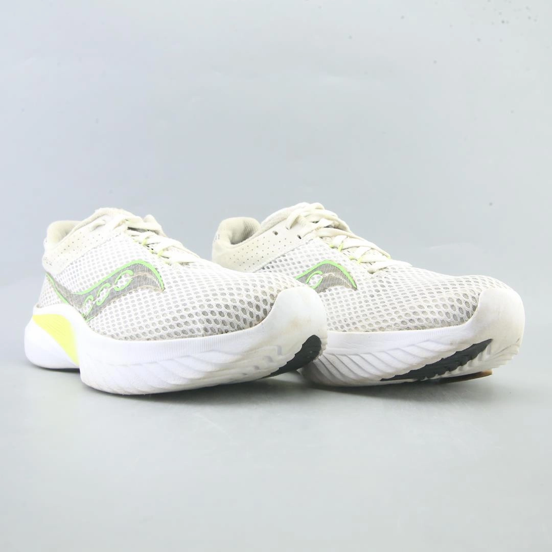 SAUCONY KINVARA 14 Saucony running shoe close-ups