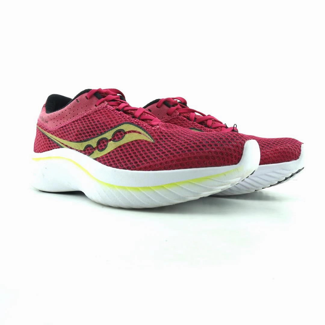 SAUCONY KINVARA 14 Saucony running shoe close-ups