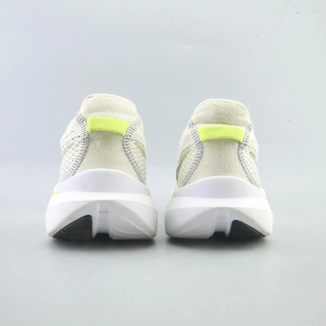 SAUCONY KINVARA 14 Saucony running shoe close-ups