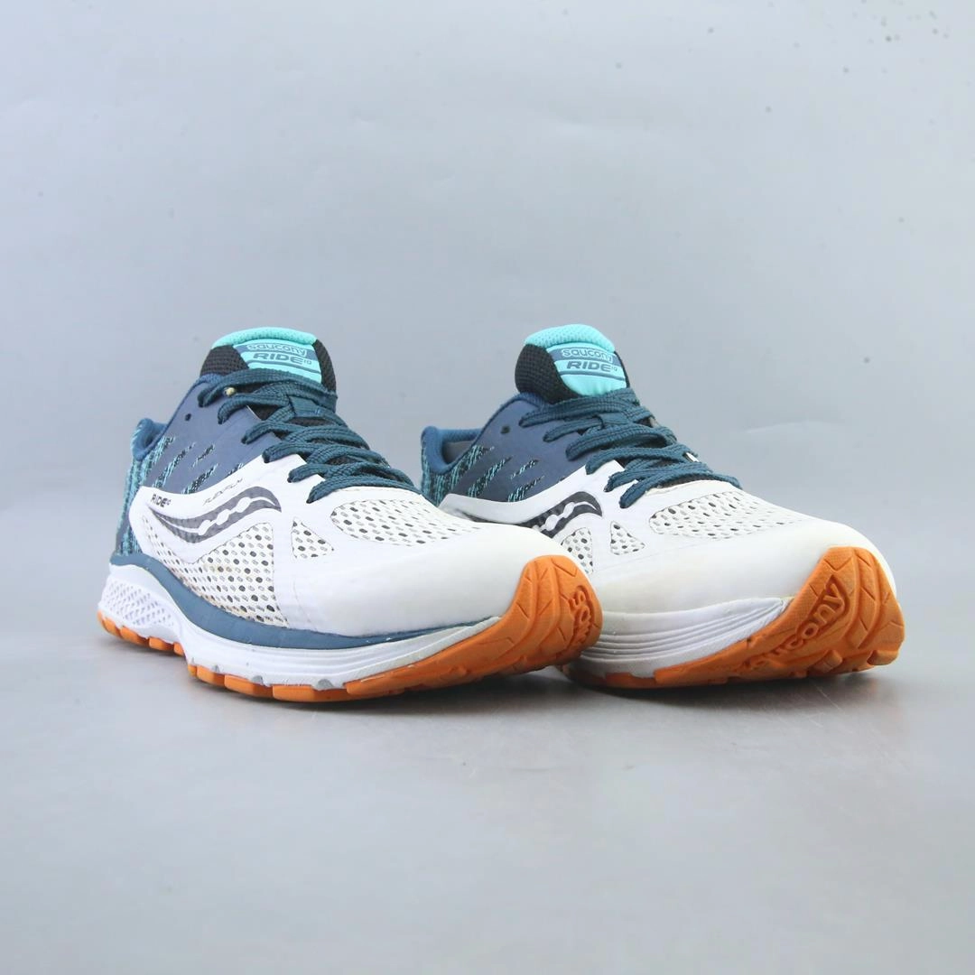 SAUCONY RIDE 10 Saucony running shoe close-ups