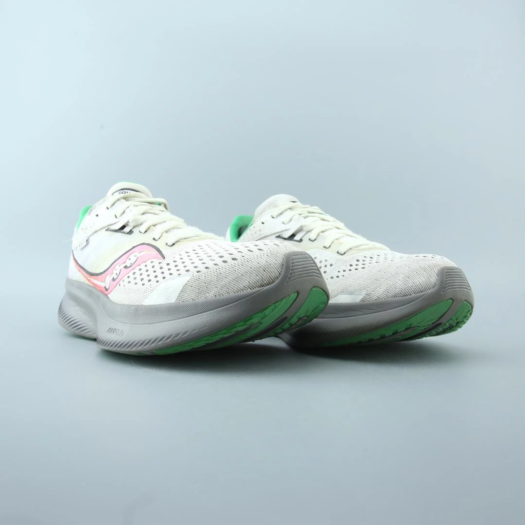 SAUCONY RIDE 16 Saucony running shoe close-ups
