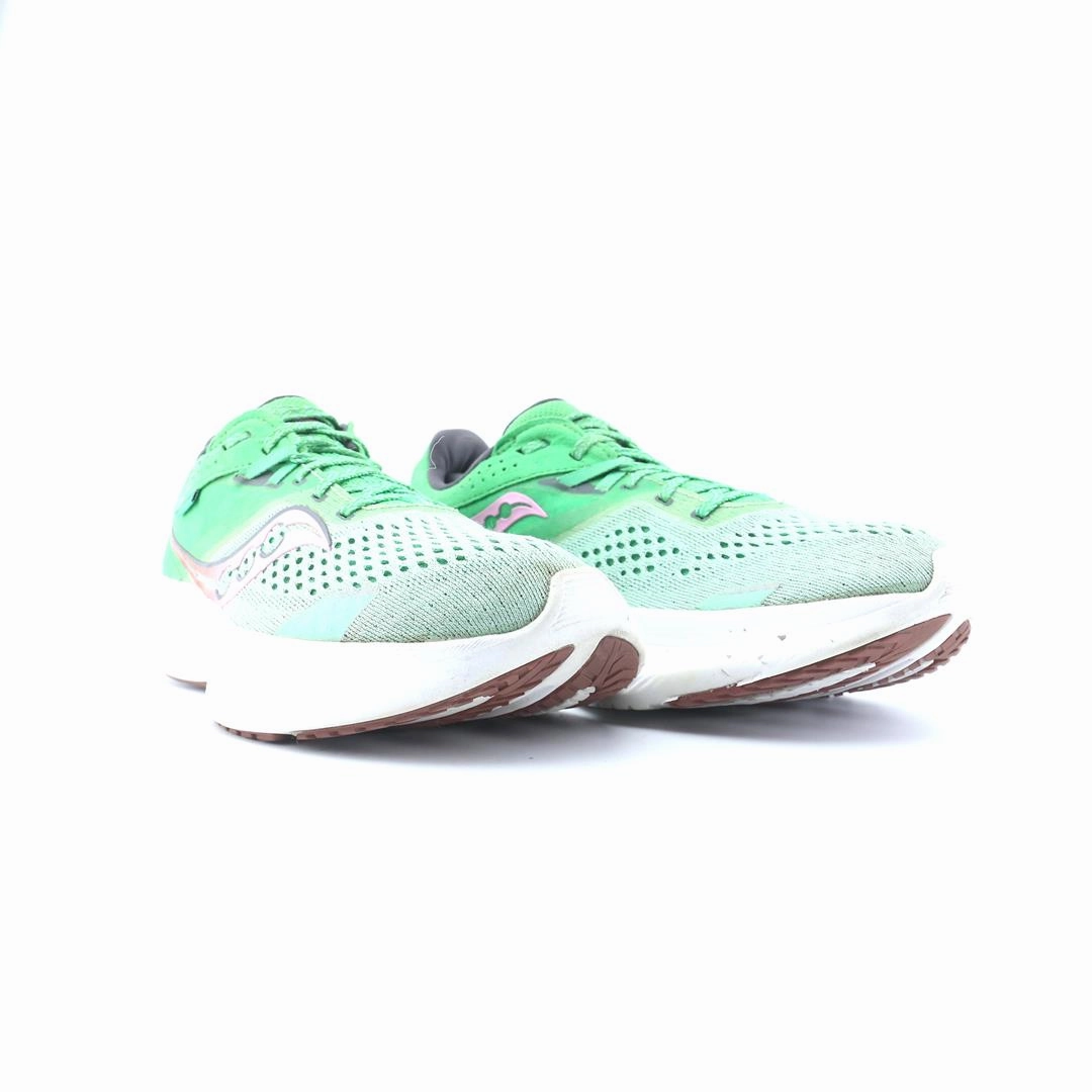 SAUCONY RIDE 16 Saucony running shoe close-ups