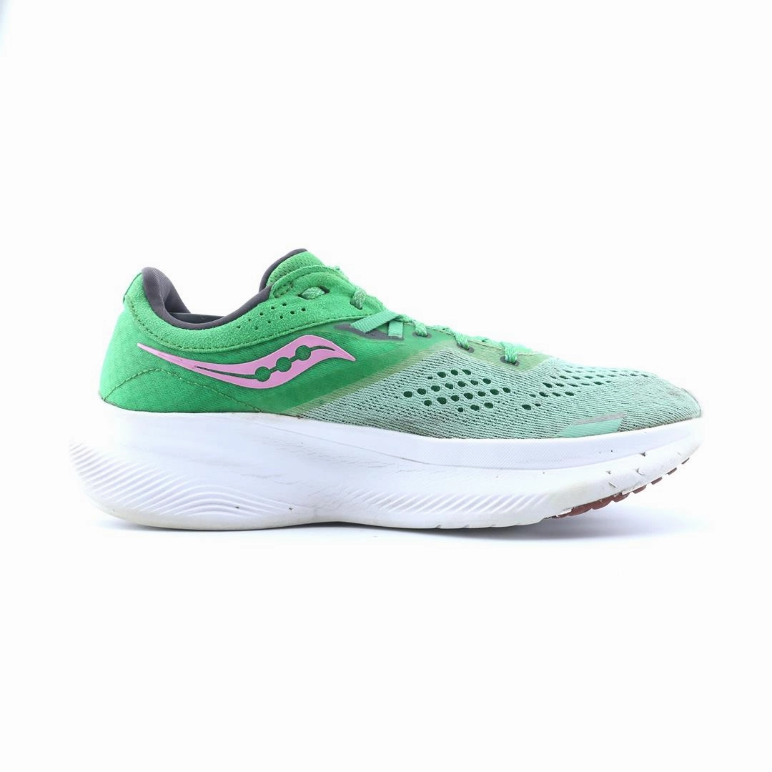 SAUCONY RIDE 16 Saucony running shoe close-ups