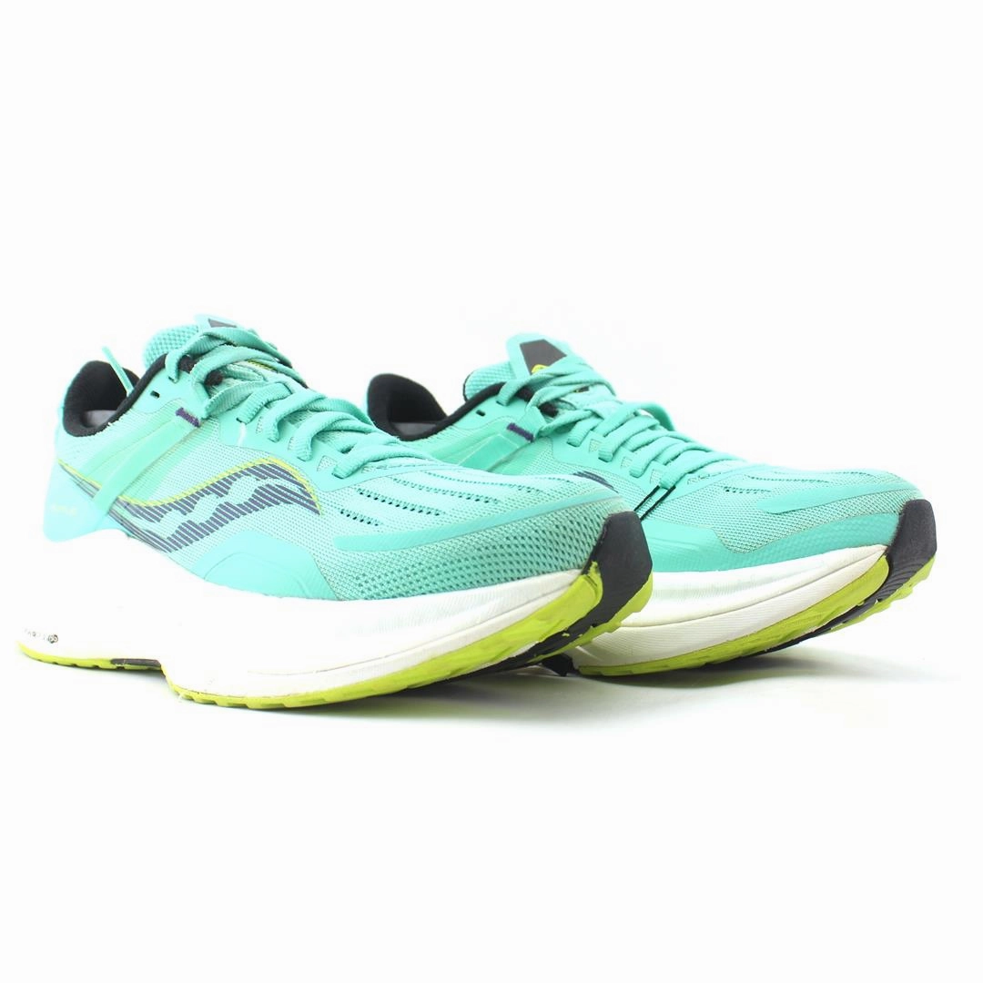 SAUCONY TEMPUS Saucony casual footwear looks