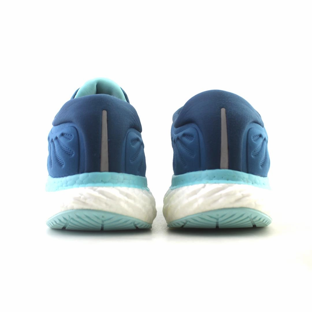 SAUCONY TRIUMPH 17 Saucony running shoe close-ups