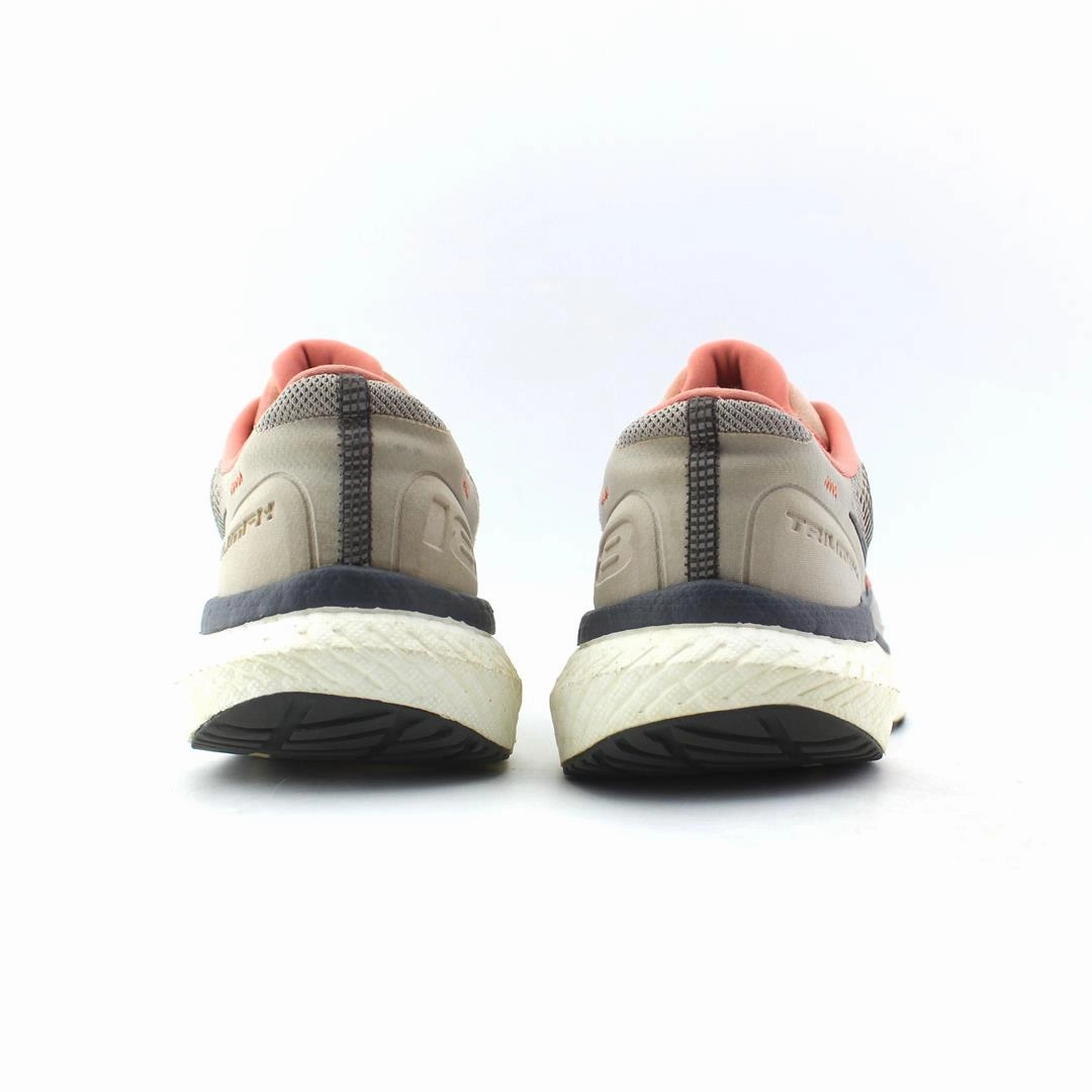 SAUCONY  TRIUMPH 18 Saucony casual footwear looks