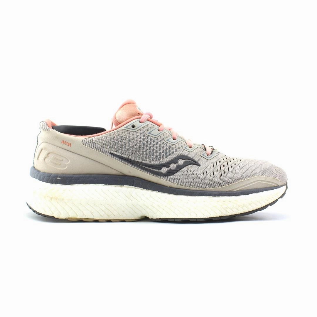 SAUCONY  TRIUMPH 18 Saucony casual footwear looks