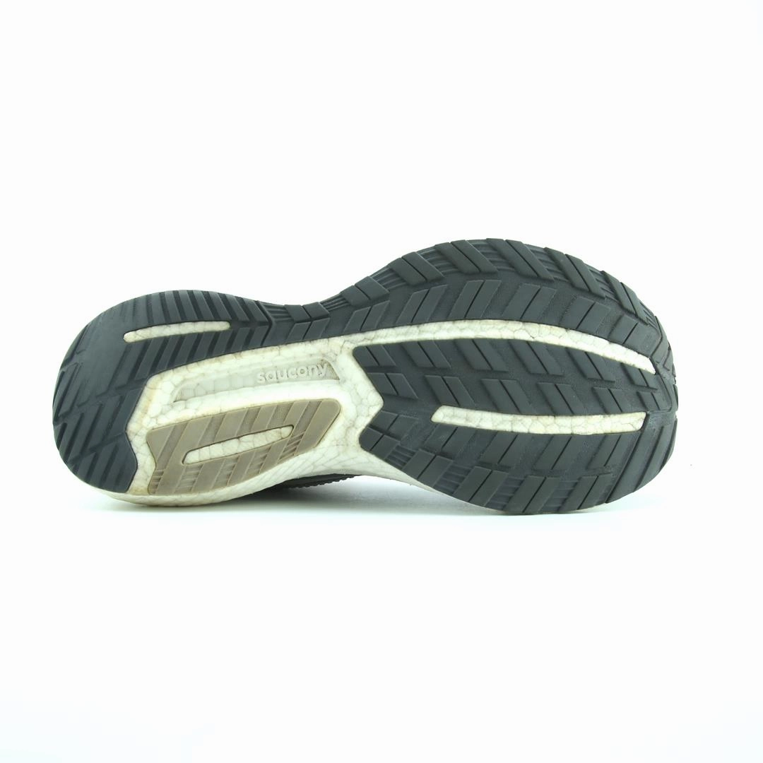 SAUCONY TRIUMPH 18 Saucony sport shoe imagery