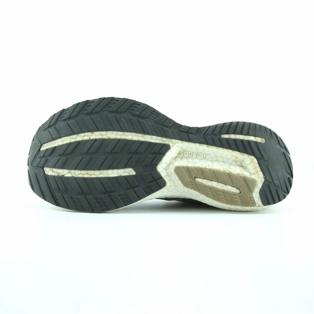 SAUCONY TRIUMPH 18 Saucony sport shoe imagery