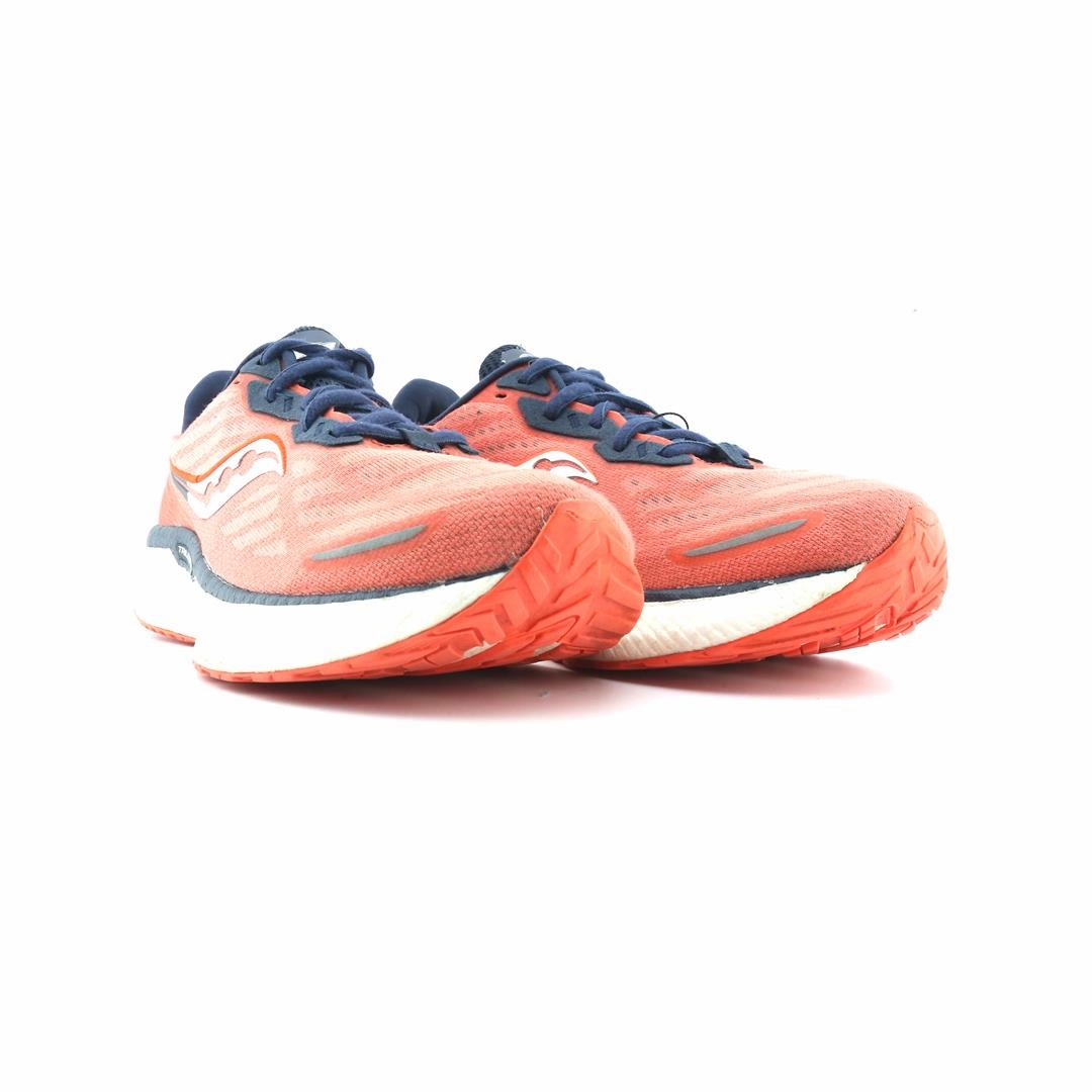 SAUCONY TRIUMPH 19 Saucony running shoe close-ups