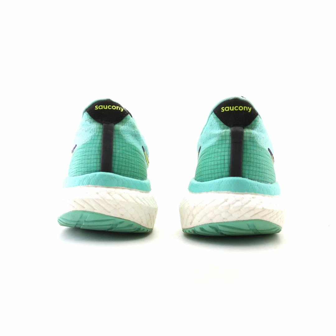 SAUCONY TRIUMPH 19 Saucony running shoe close-ups